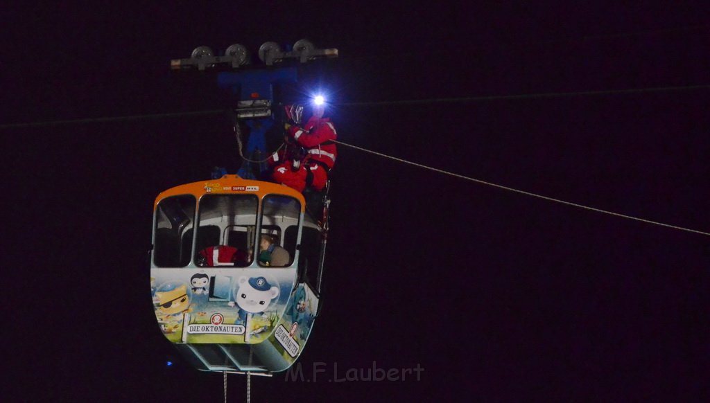 Einsatz BF Hoehenretter Koelner Seilbahn Hoehe Zoobruecke P2480.JPG